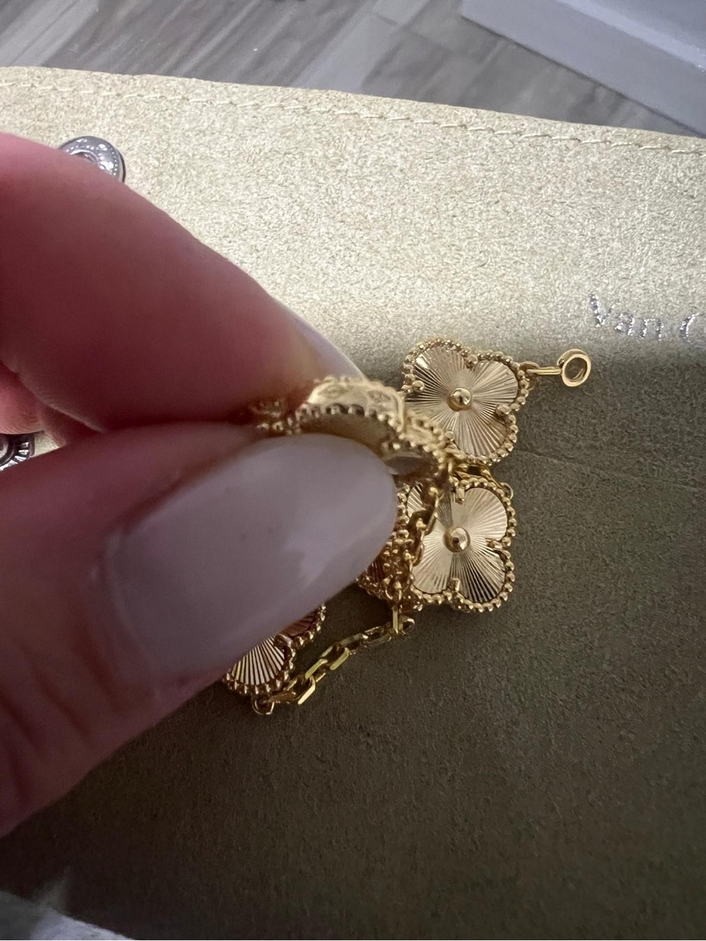 18k gold plated Clover bracelet - Picture 4 of 7